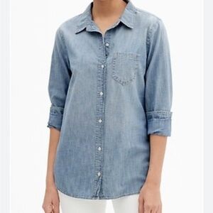 GAP - Denim Fitted Boyfriend Shirt - Women’s Small